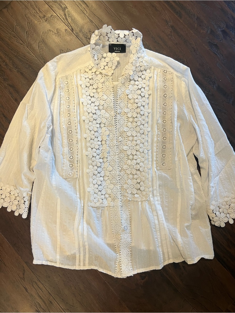 VICI White Floral Lace Button-Front Tunic Blouse
